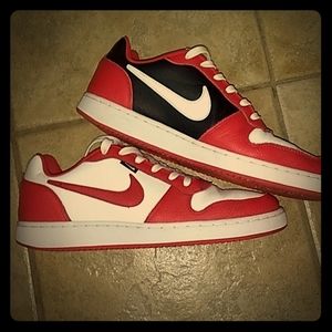 Red and black nikes size 10.5